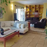 Catherine's Beachfront By Optimum Link Apartmán