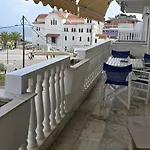 Catherine's Beachfront By Optimum Link