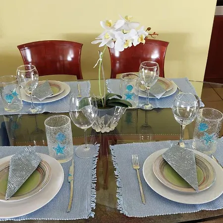 Catherine's Beachfront By Optimum Link Apartamento