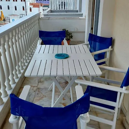 Catherine's Beachfront Apartment *